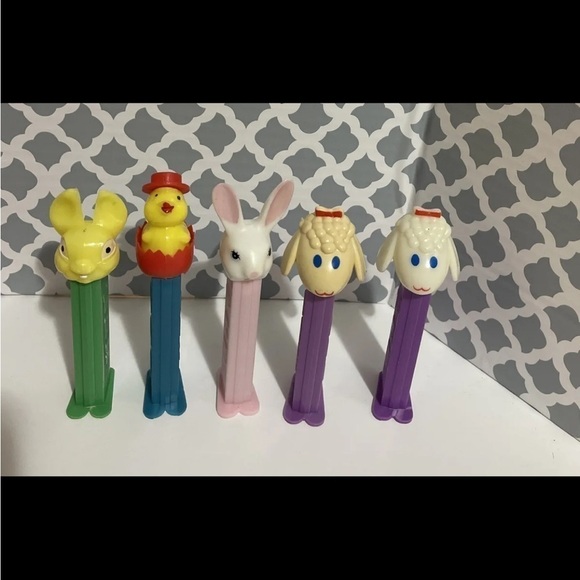 Vintage PEZ Candy Dispenser Collection: Lot of 27 - Picture 9 of 12